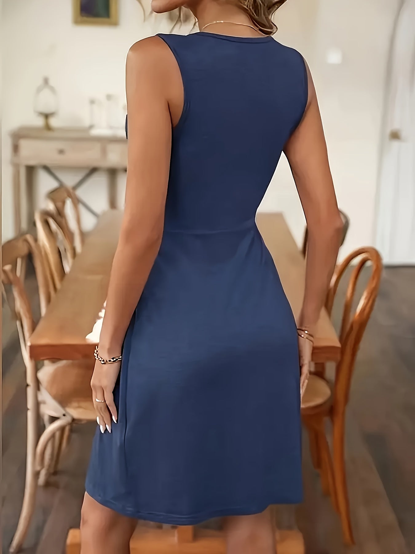 Spring/Summer Simple Chest Kink Front Pleat Design Elegant Sleeveless V-neck Dress
