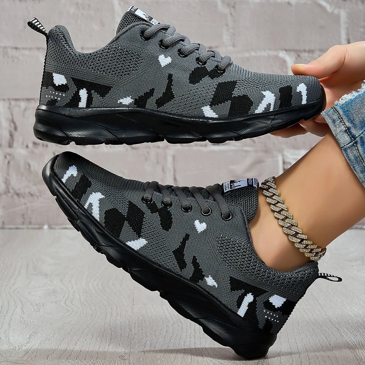 Women's Running Shoes Lightweight Mesh Fabric Casual Sports Shoes
