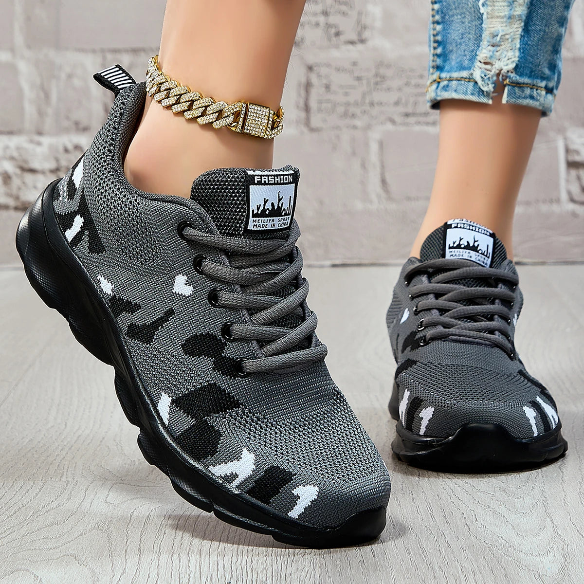 Women's Running Shoes Lightweight Mesh Fabric Casual Sports Shoes