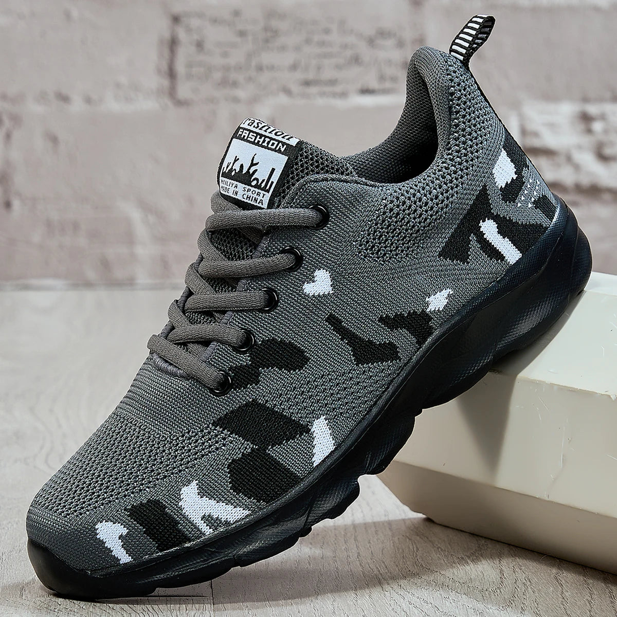 Women's Running Shoes Lightweight Mesh Fabric Casual Sports Shoes