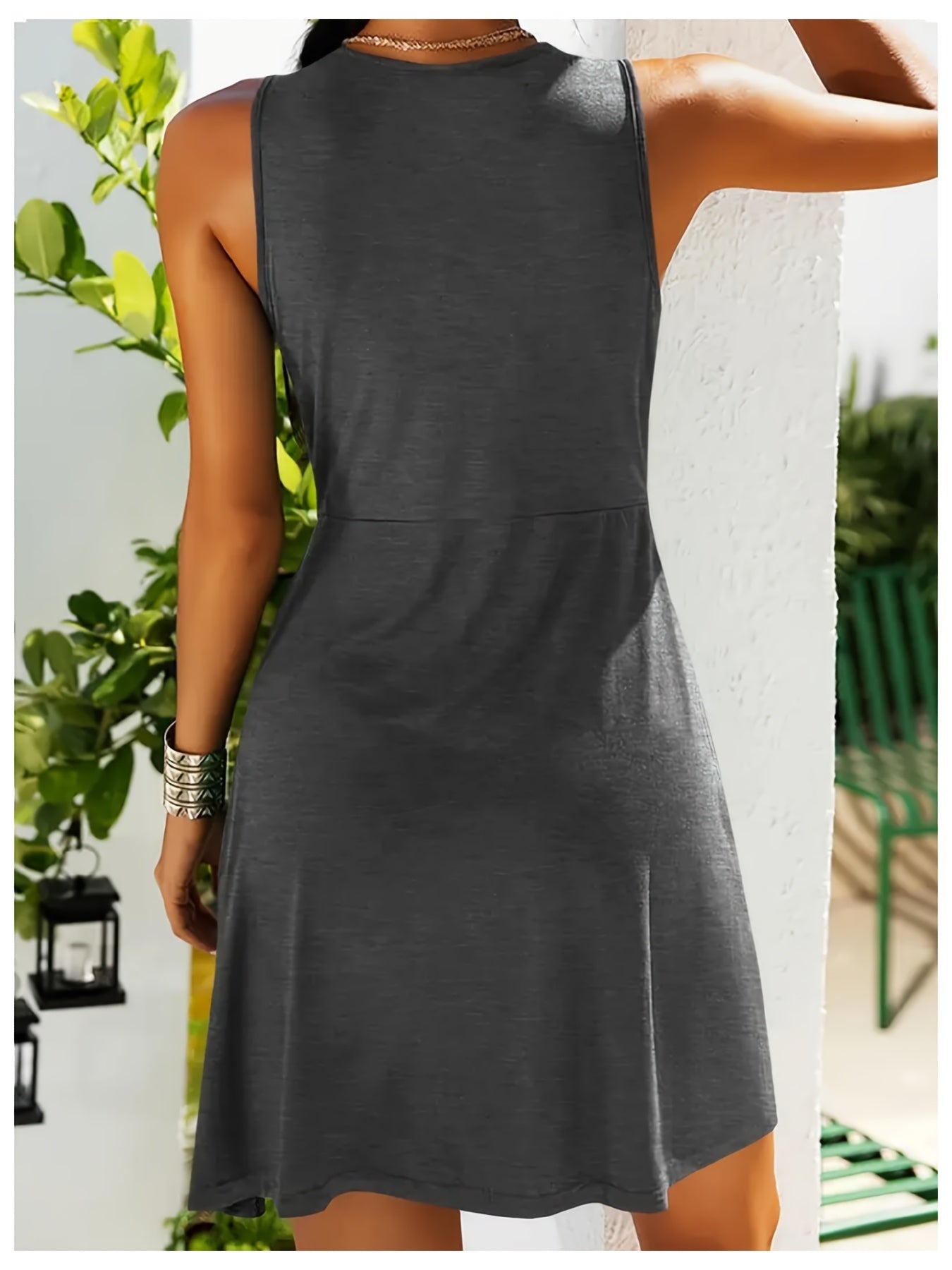 Spring/Summer Simple Chest Kink Front Pleat Design Elegant Sleeveless V-neck Dress