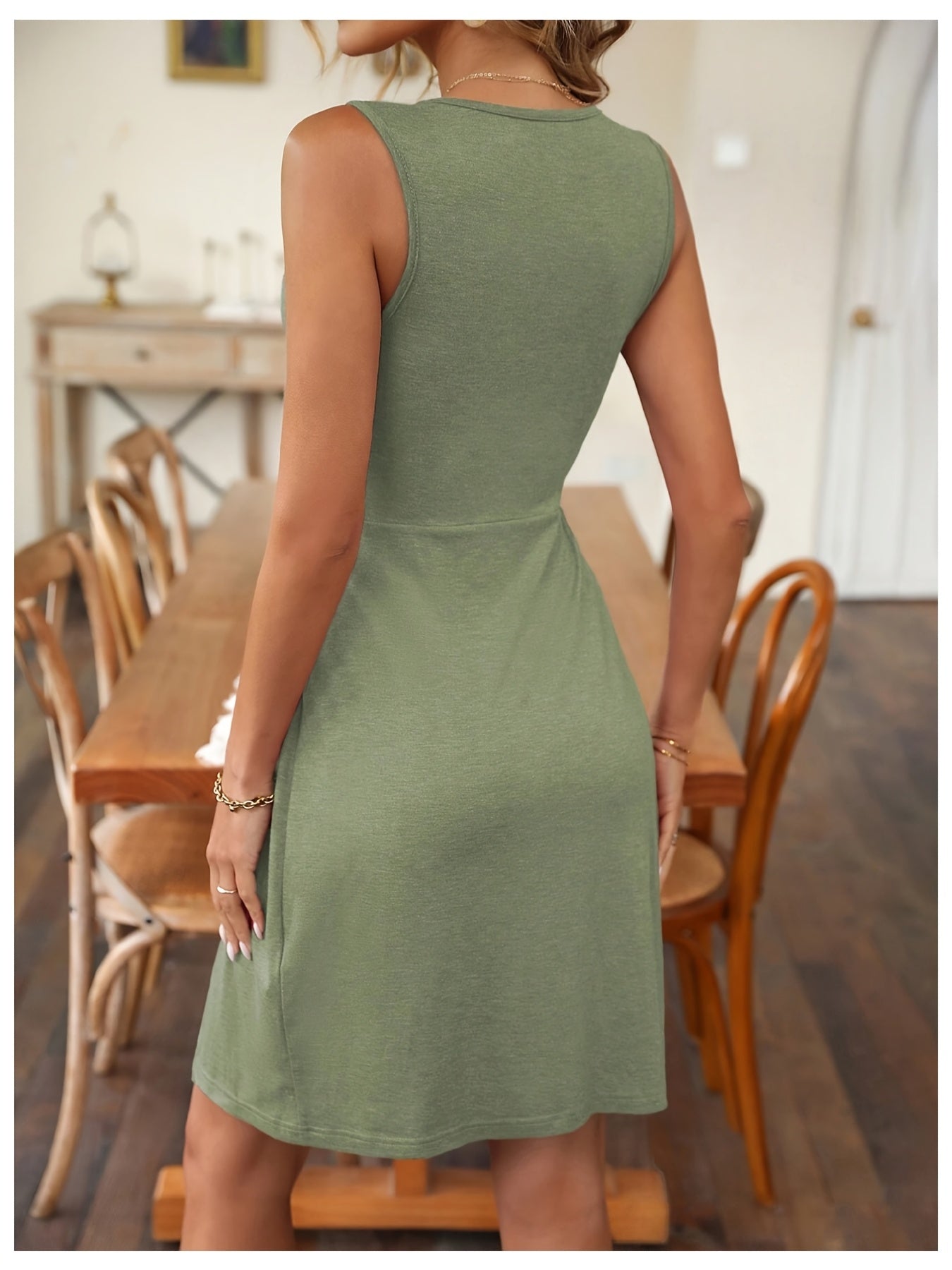 Spring/Summer Simple Chest Kink Front Pleat Design Elegant Sleeveless V-neck Dress